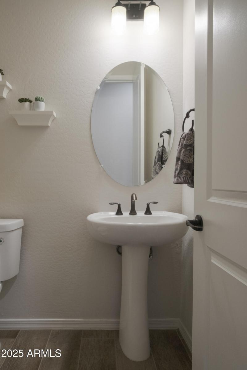 Powder Room 40th way