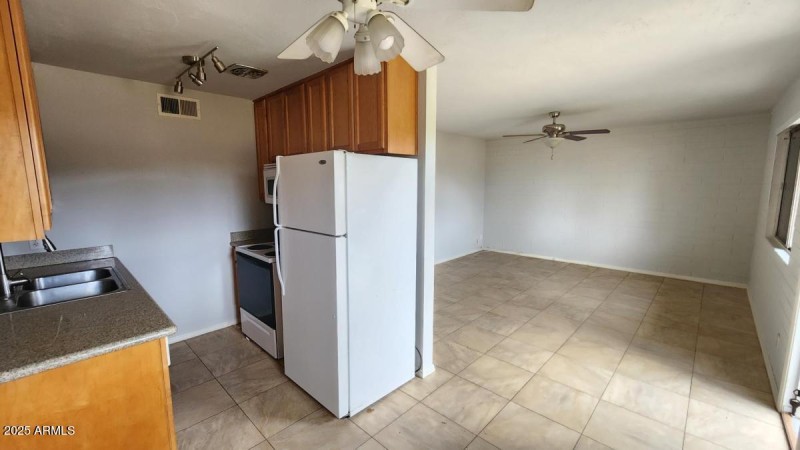 7001 Wilshire 4