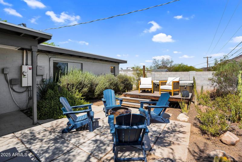 Backyard Fire Pit Lounge