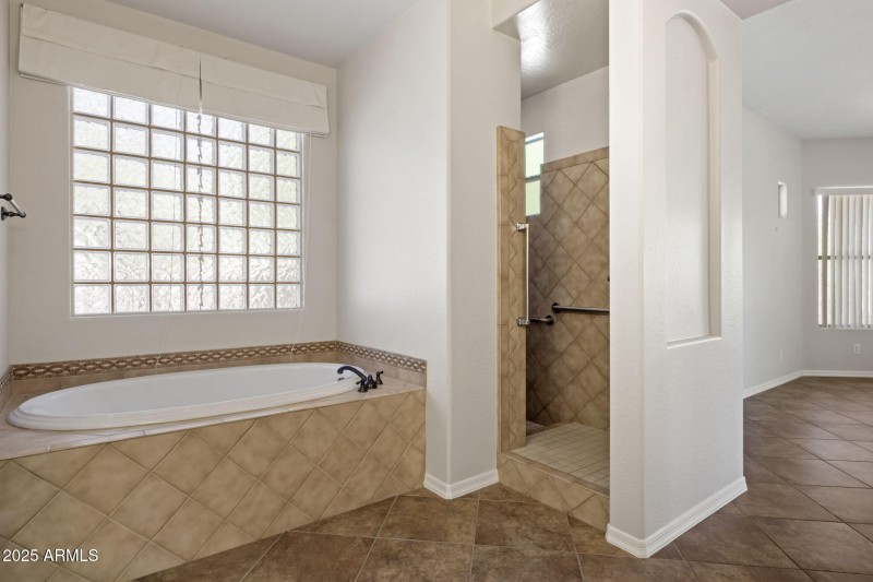 Master bath tub