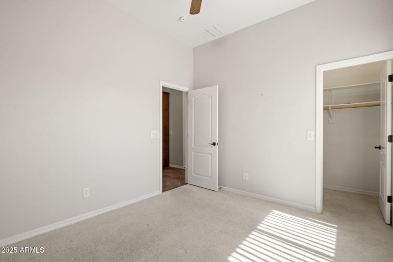 3rd bedroom w/walk in closet