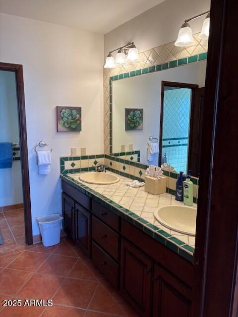 Las Conchas Master Bath