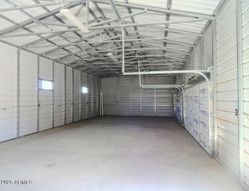 10722 W Quartz Dr - Garage (2)