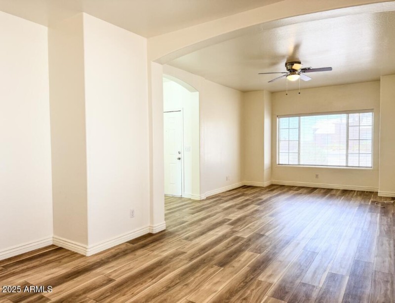 10722 W Quartz Dr Front_Dining