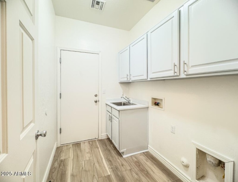 10722 W Quartz Dr Laundry Room