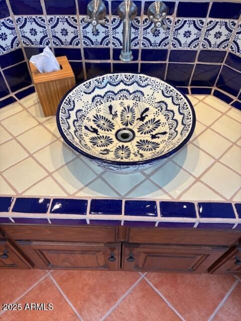 Las Conchas Guest Bath Sink