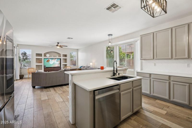 14-web-or-mls-W Saguaro Ln-S2706-012