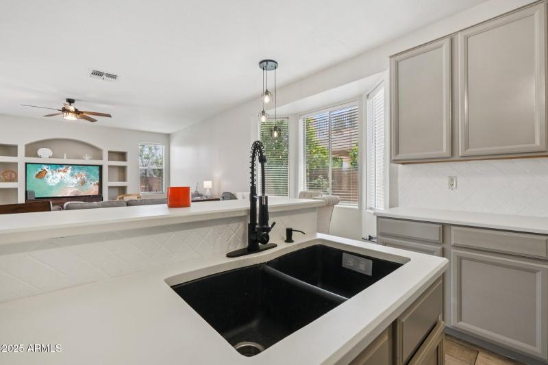 16-web-or-mls-W Saguaro Ln-S2706-014