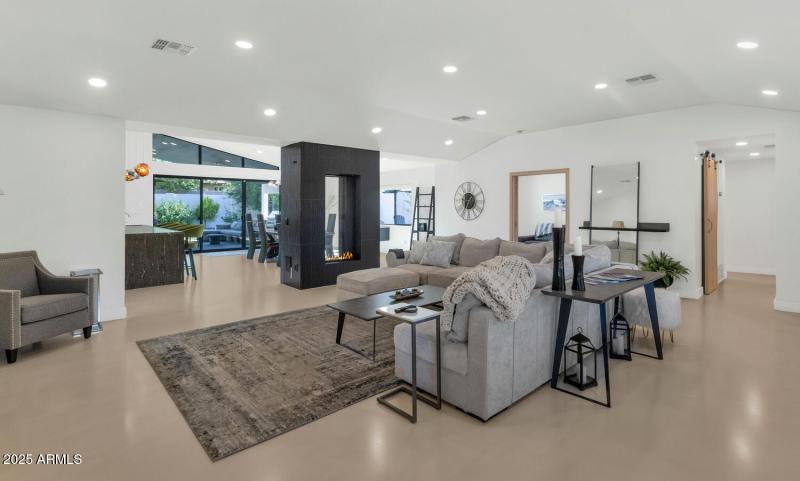 3420 E Oregon Ave-large-009-009-3420 E O