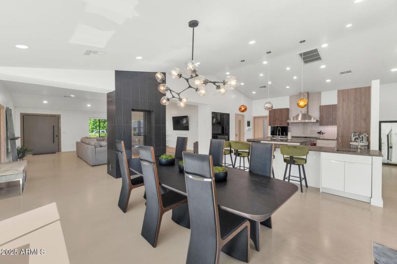 3420 E Oregon Ave-large-018-022-3420 E O