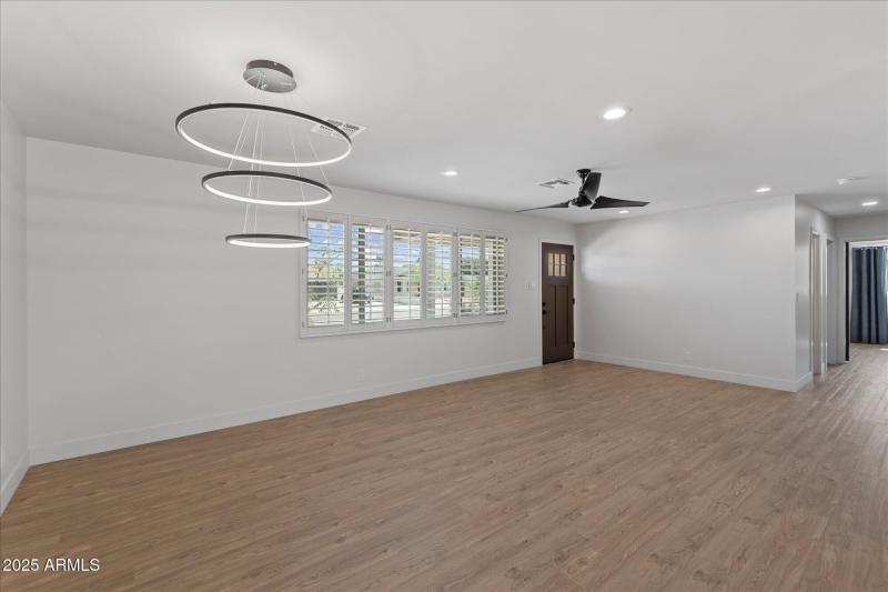 06-Living & Dining Room