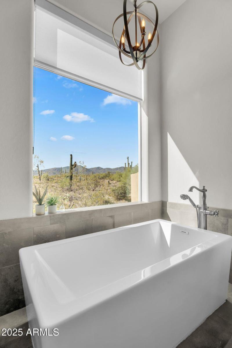 Spectacular desert & mountain views!