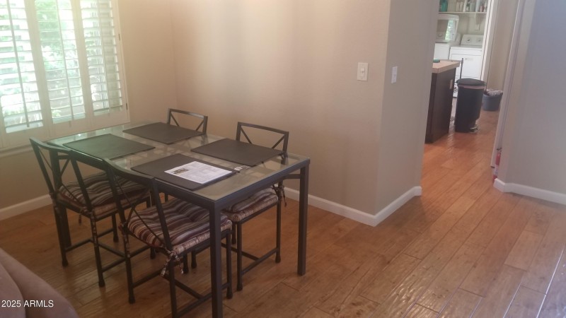 15626 photo d r table 108DBBD0-671D-4F24