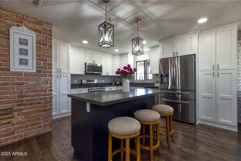 Island with Quarts countertops