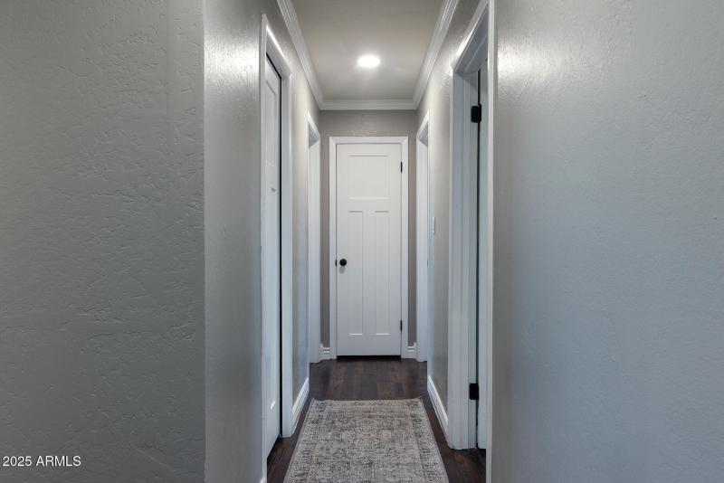 photo(34) 929 E Willow Lane Taylor Sylvi