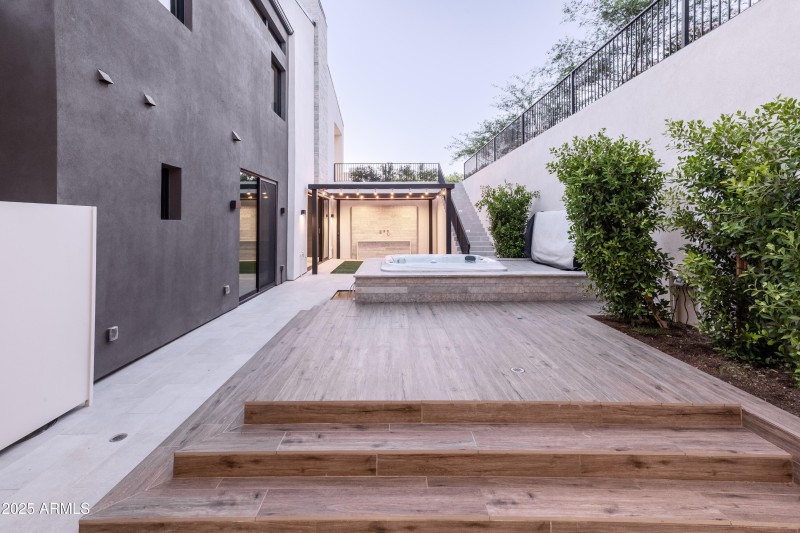 Azure_Lot25_QMI_Basement_Backyard_3