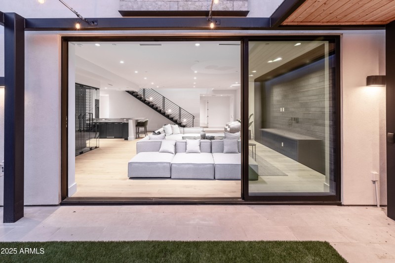 Azure_Lot25_QMI_Basement_GlassWall