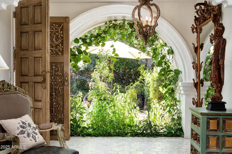 Primary suite entry 2