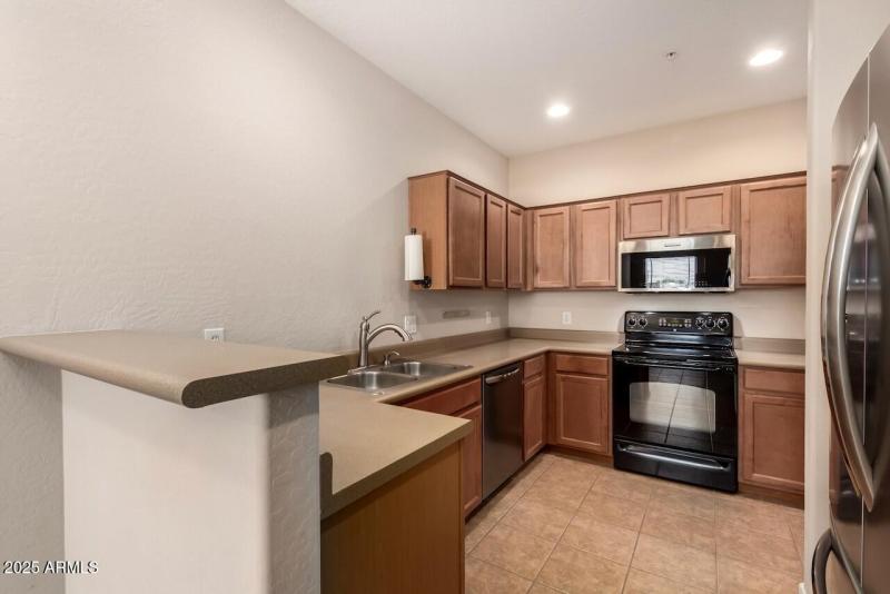 15-Kitchen with Newer Frigidaire Applian