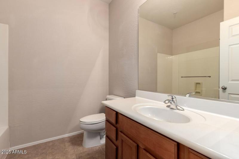 23-Upstairs Full Bath