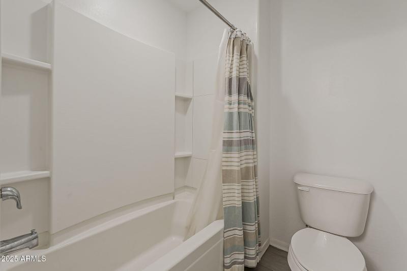 Guest Bath with Tub/Shower Combo