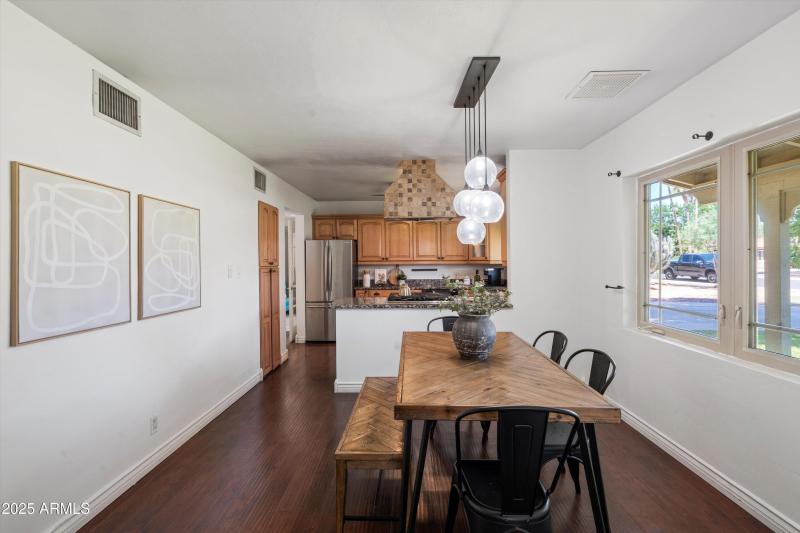 10-Kitchen Dining Area