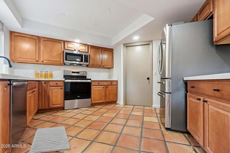 Access 2 car Garage From Kitchen