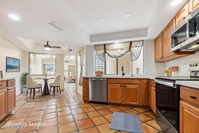 Dine in Updated Kitchen