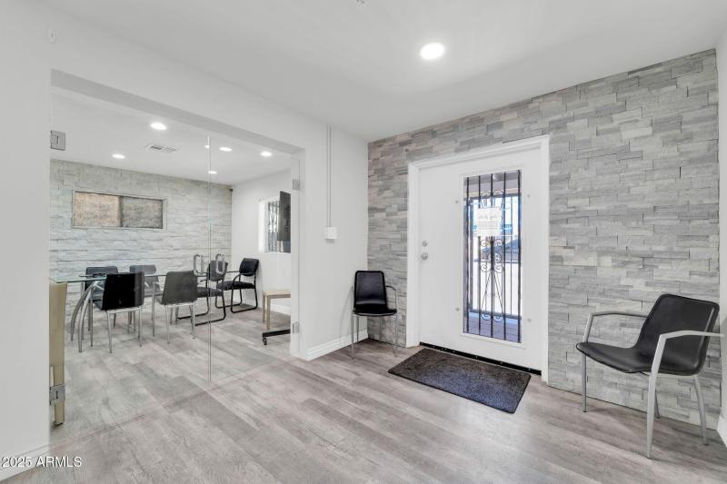 2837 W Northern Ave-8