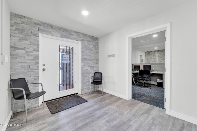 2837 W Northern Ave-7