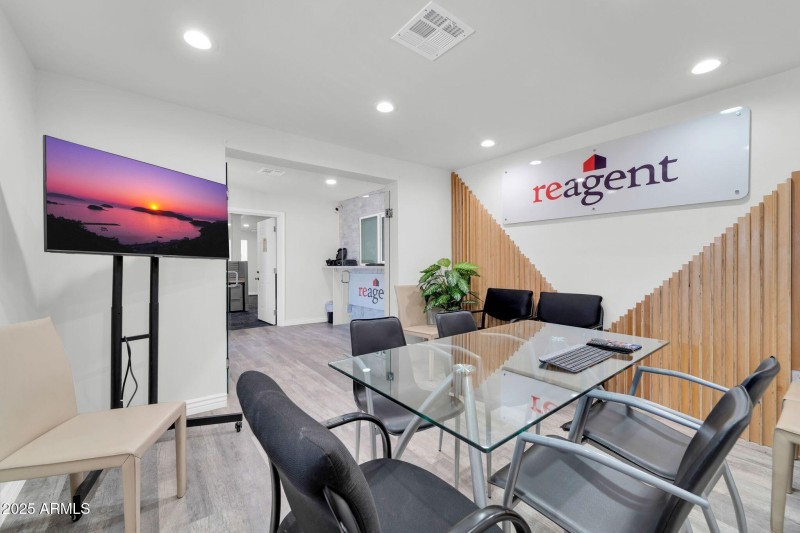 2837 W Northern Ave-5