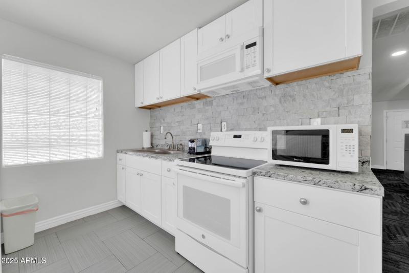 2837 W Northern Ave-15