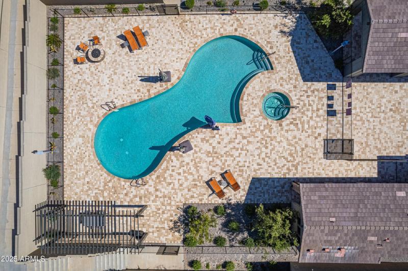 Community Heated Pool & Spa