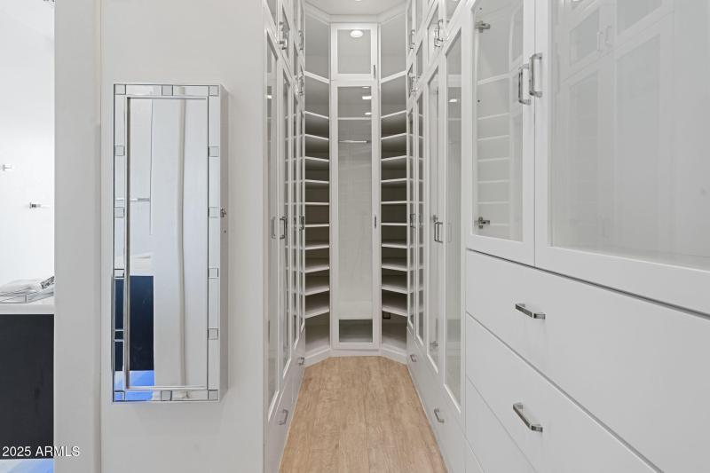 Primary suite closet