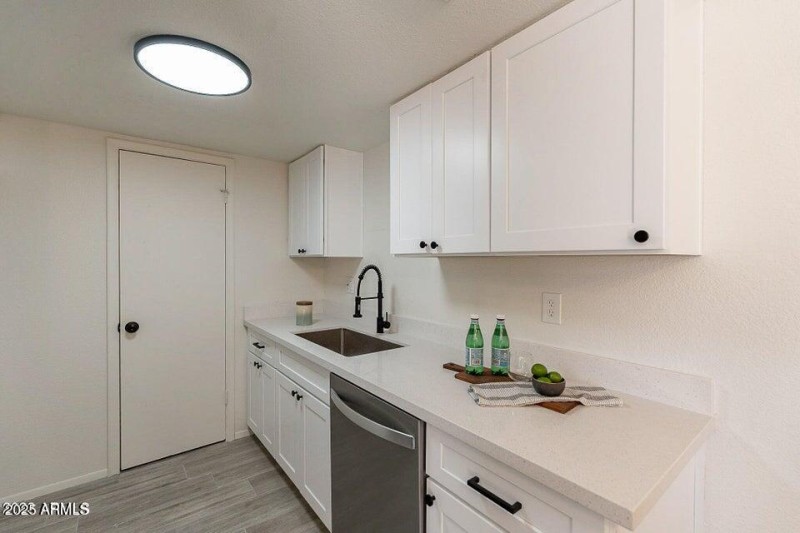 20230429020708348325000000-o