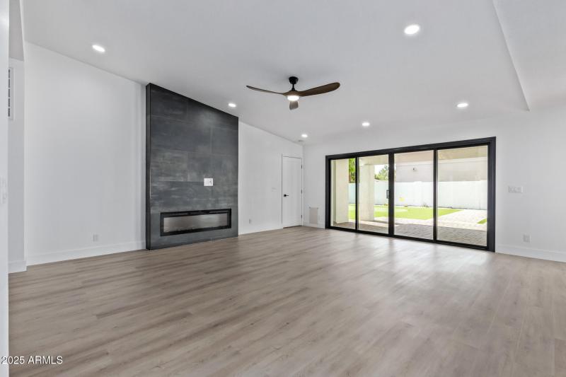 Modern electric fireplace