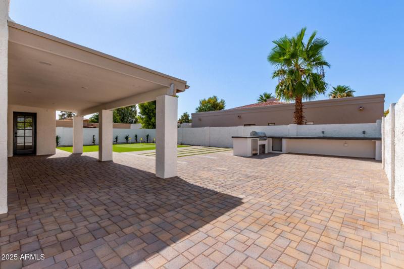 Built-in BBQ & refrigerator