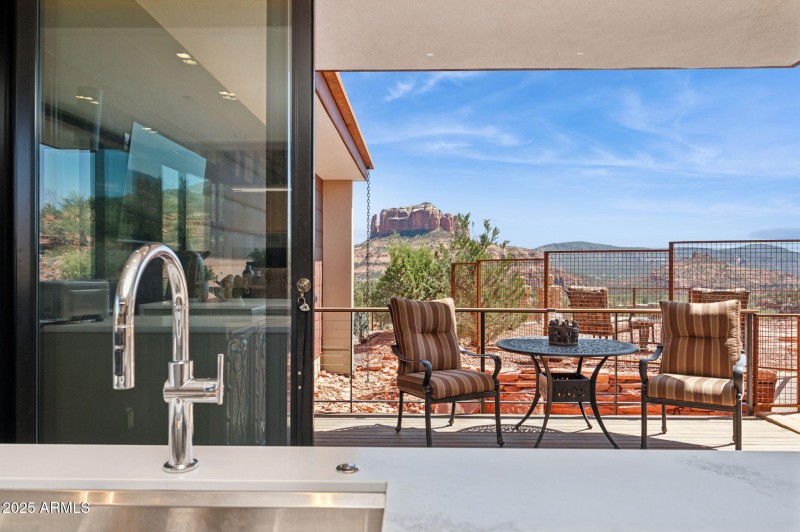 18-web-or-mls-24-jefferson-ct