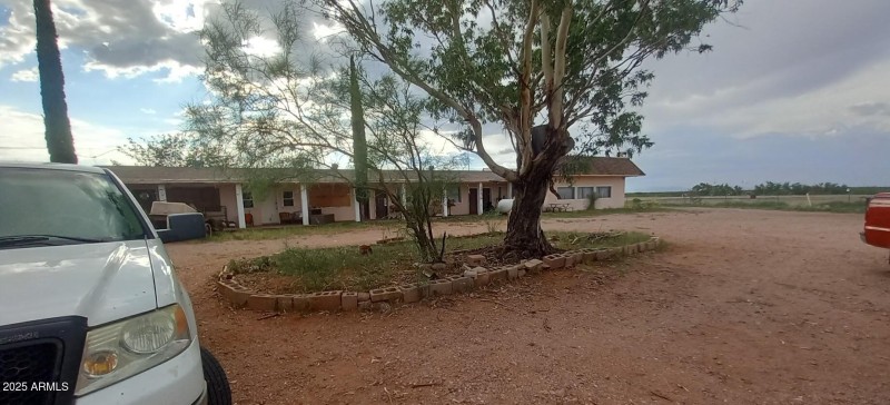 Hwy 80 court yard of the motel