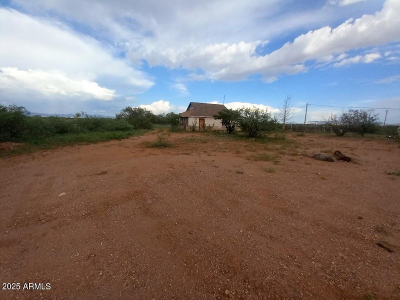 Hwy 80 little old house by the East side