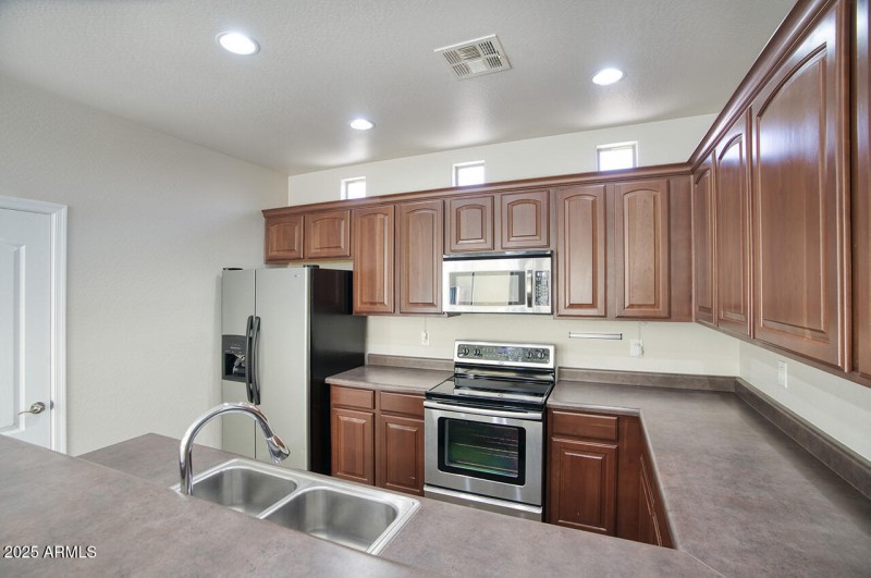 2909 S HANSEN DR