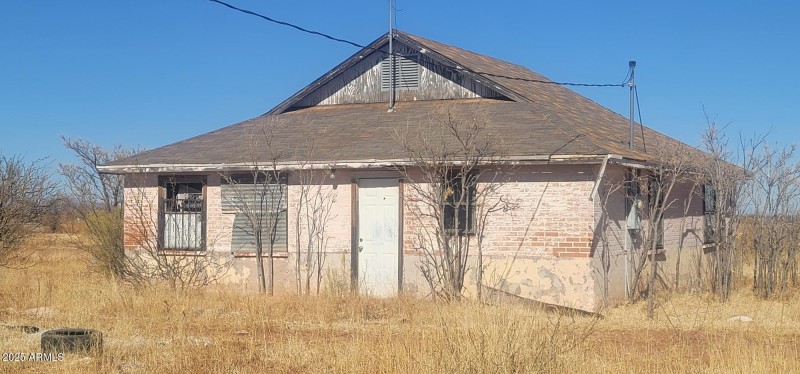 Hwy 80 front of the little housse by the