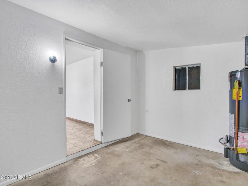 12-Laundry-Utility-room-(2)