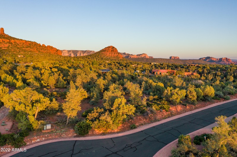 Estate Size Lots Assures Privacy