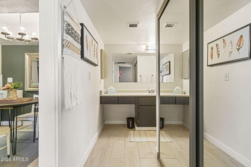 17-web-or-mls-4444-e-paradise-village-pk