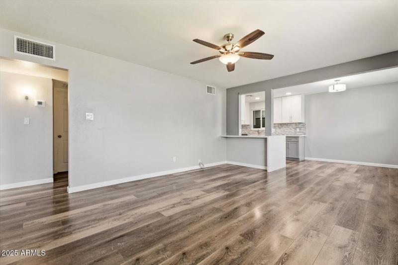 2531 E Indianola Ave