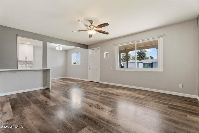 2531 E Indianola Ave