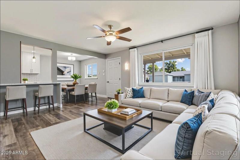 2531 E Indianola Ave