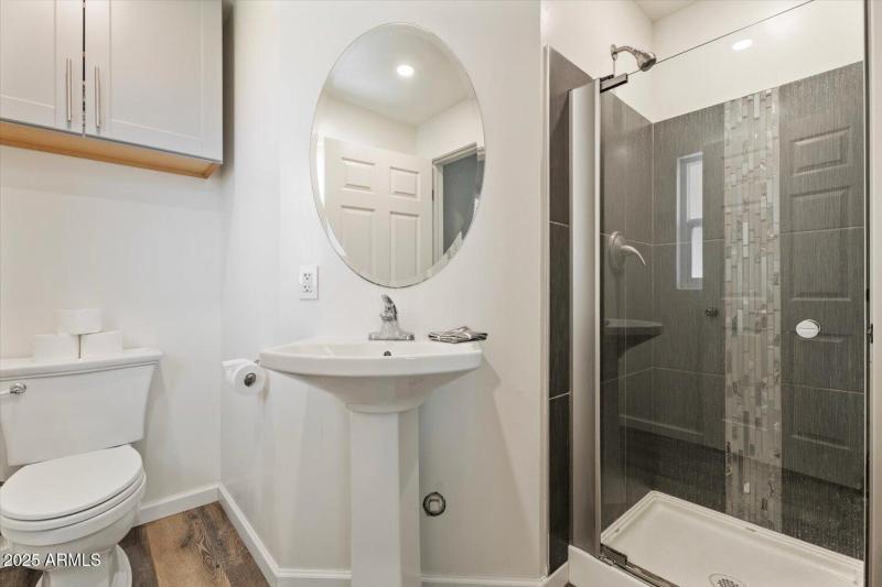 2531 E Indianola Ave