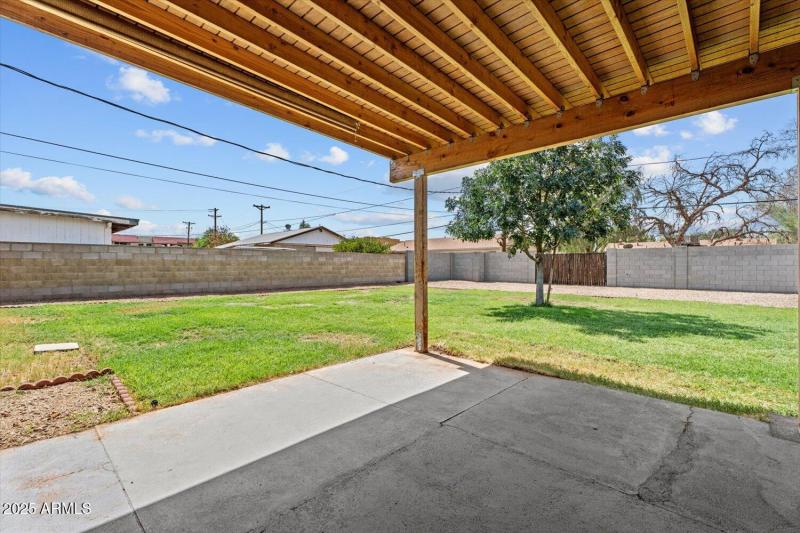 2531 E Indianola Ave